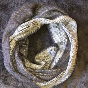 Grey and white 2 tone scarf knit